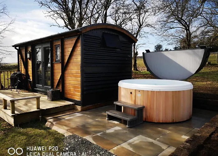 Pen-Rhos Luxury Glamping \