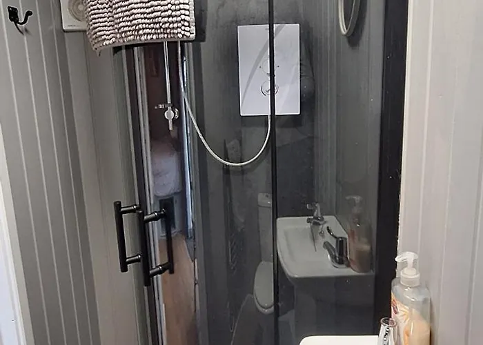 Pen-Rhos Luxury Glamping \