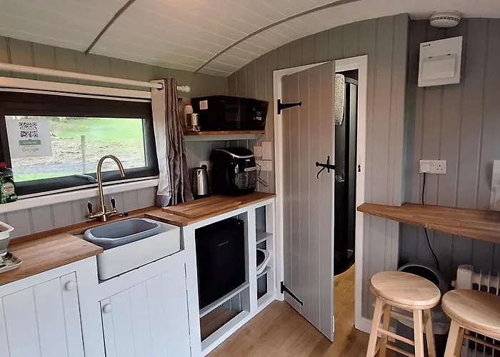 Pen-Rhos Luxury Glamping \